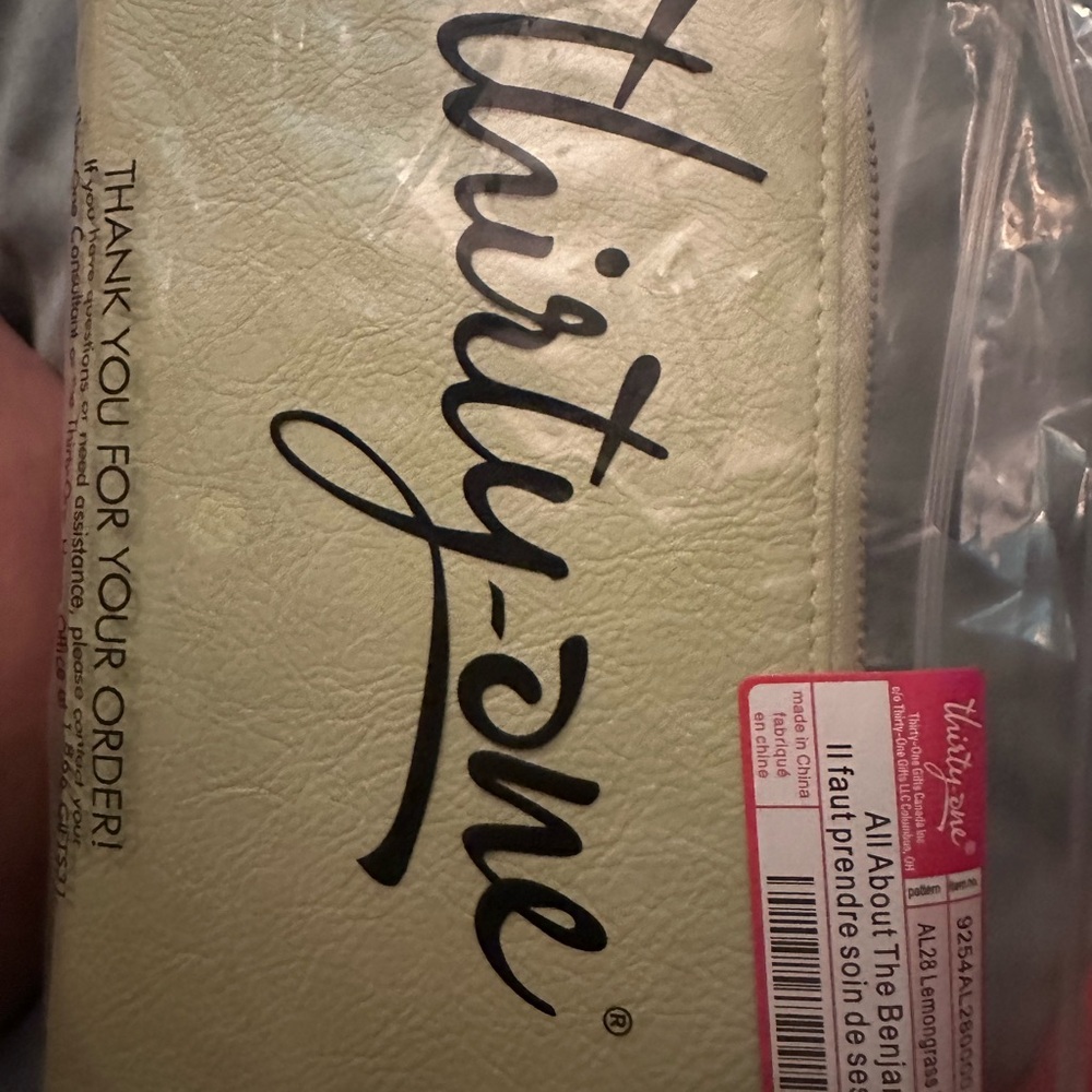 Thirty-One Cream Wallet